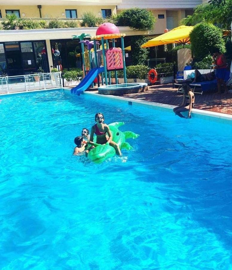 מיסאנו אדריאטיקו Park Hotel Kursaal מראה חיצוני תמונה